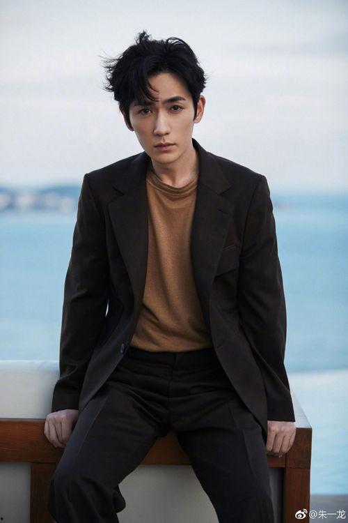 最新爆料朱一龙,神秘女友身份引网友热议